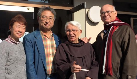 2015年11月カトリック高田教会にて、マリオ神父様と中山修一